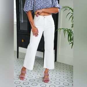“Olivia” White Cropped Ankle Jeans with Relaxed Fit